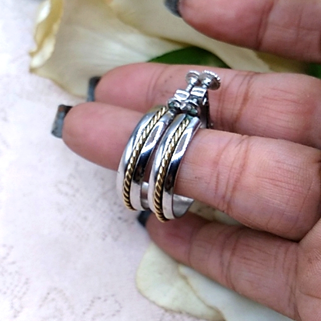 Vintage Napier Two-Tone Screw-Back Earrings 21$